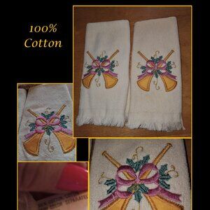 Vintage 100% Cotton Christmas Finger tip, Holiday towels, Horns & Holly